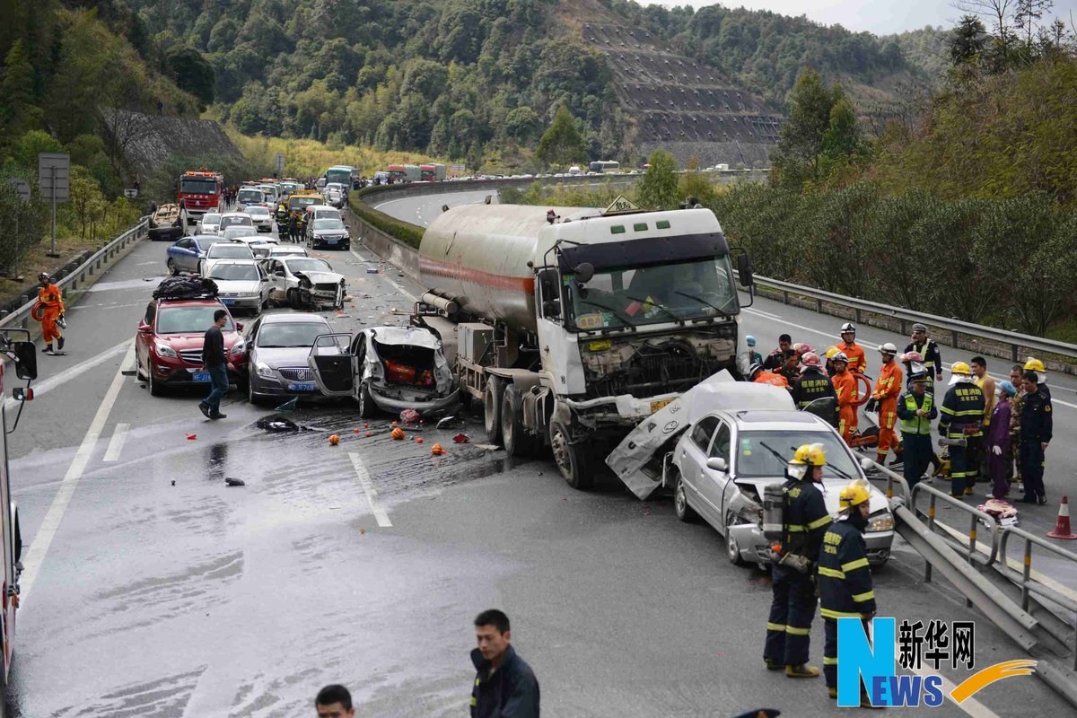 高速事故实时更新报道